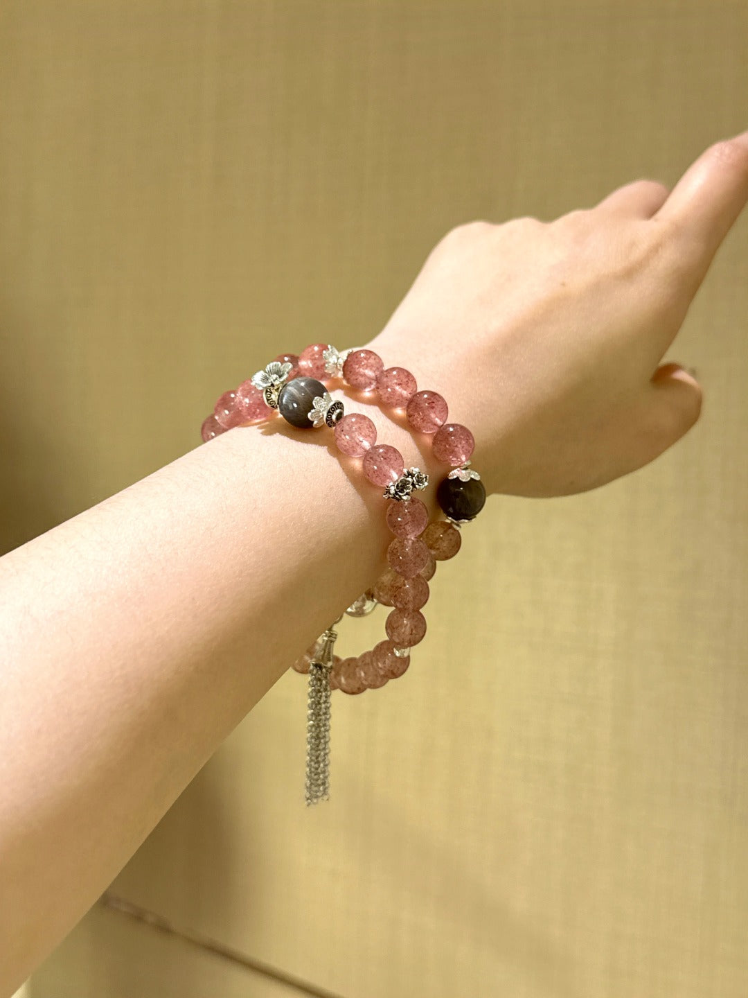 ▫️▪️ Strawberry crystal black gold backbone bracelet
